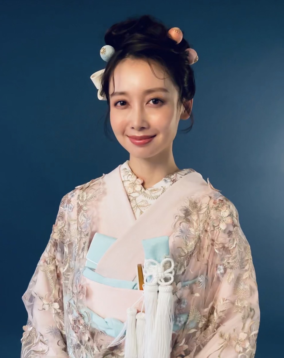 和装のヘアメイク（淡紅の刺繍着物）