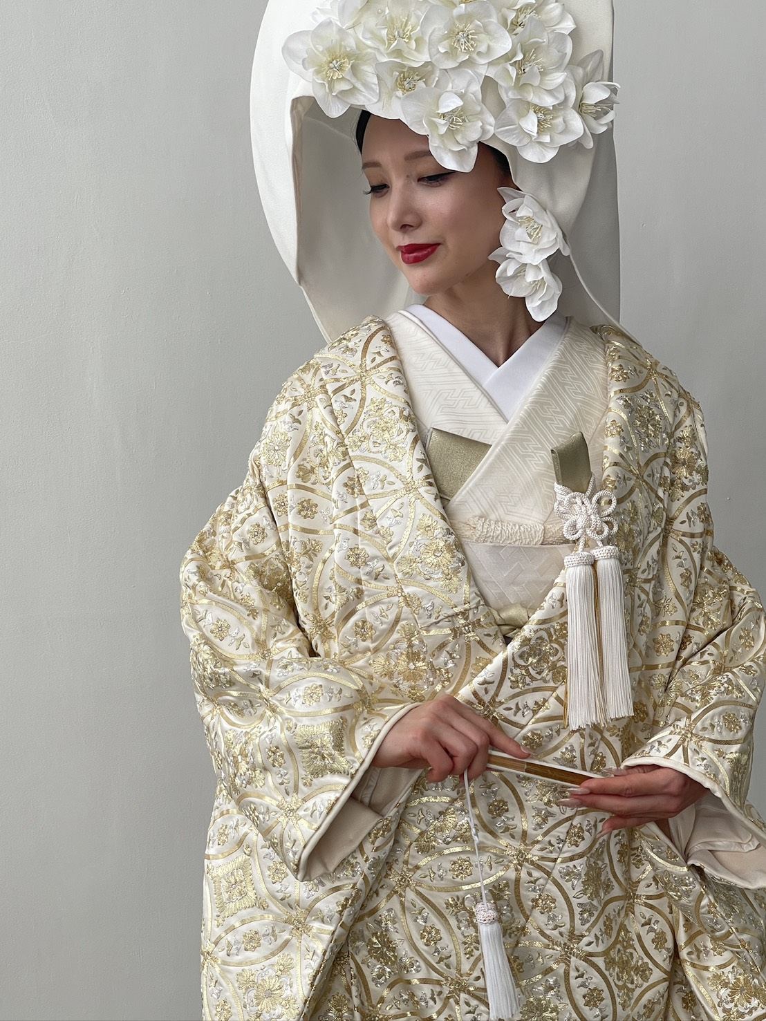 白無垢と花の綿帽子